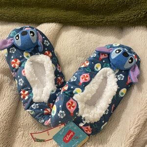 NWT Disney Christmas Stitch Fuzzy Lined Slippers
